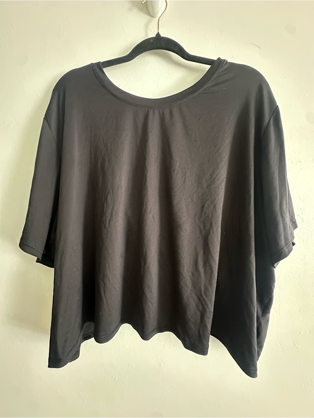 Relaxed Boxy Women's Fitness Top - Black